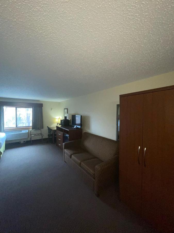Cobblestone Hotel & Suites - Wisconsin Rapids Exterior foto