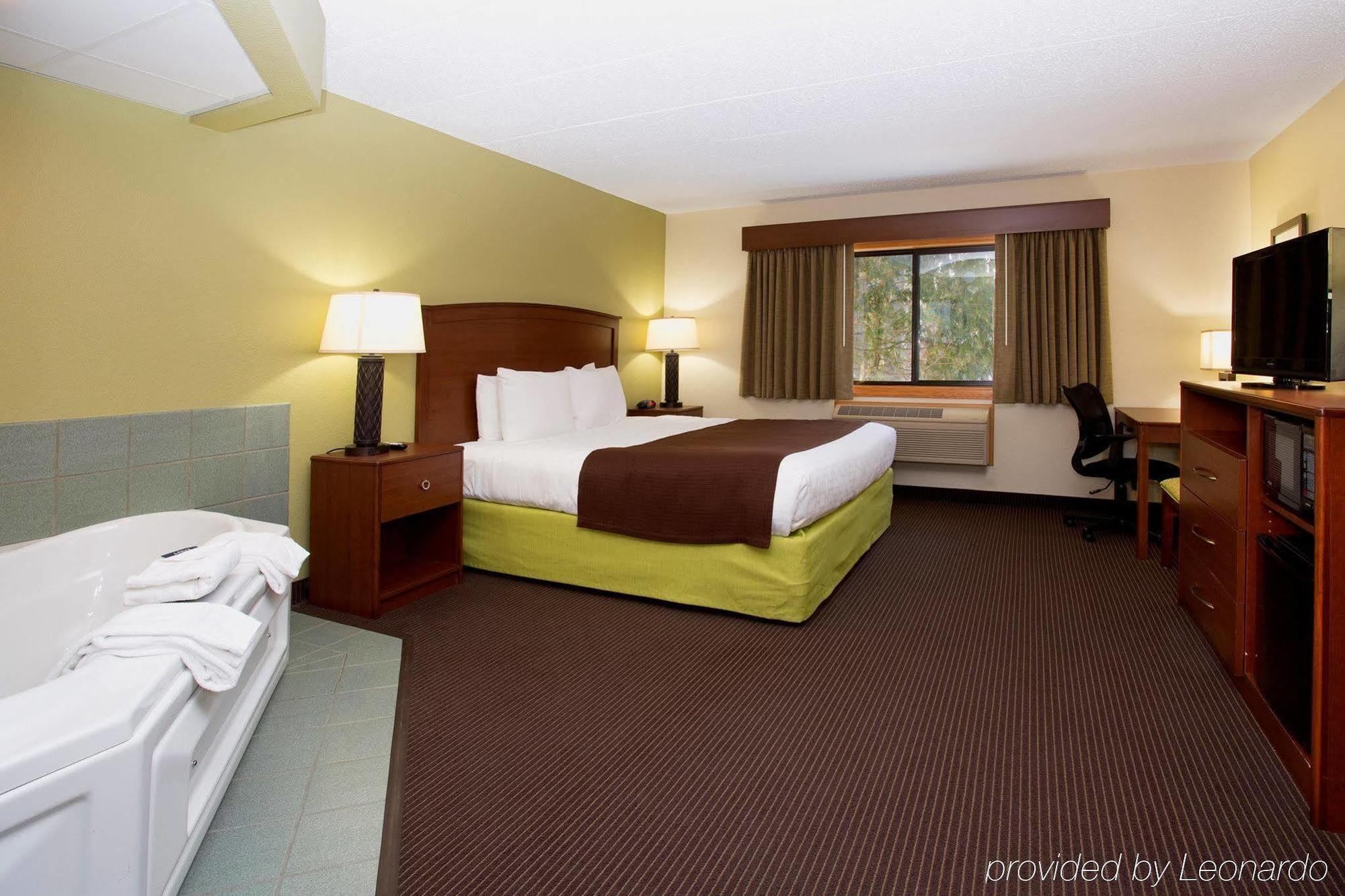 Cobblestone Hotel & Suites - Wisconsin Rapids Exterior foto