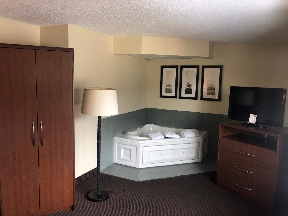 Cobblestone Hotel & Suites - Wisconsin Rapids Exterior foto